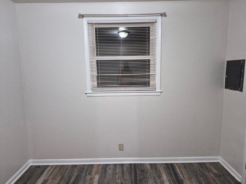 Building Photo - 1717 24th Ave N