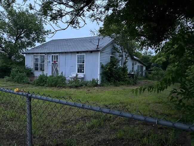 Building Photo - 221 S Central Ave