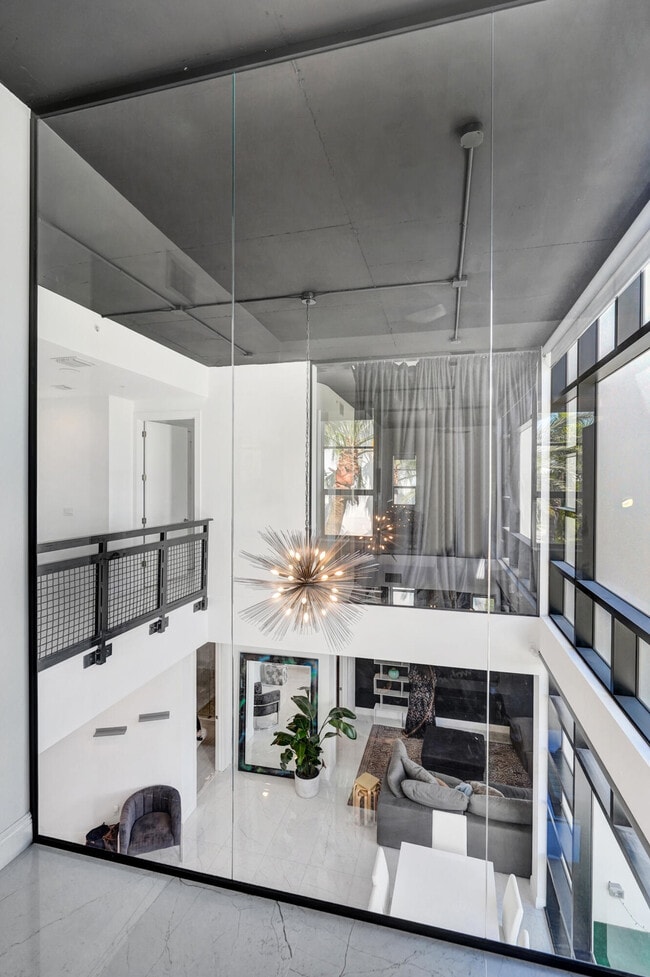 Building Photo - 365 SE 6th Ave