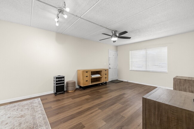 Building Photo - 3206 W Azeele St