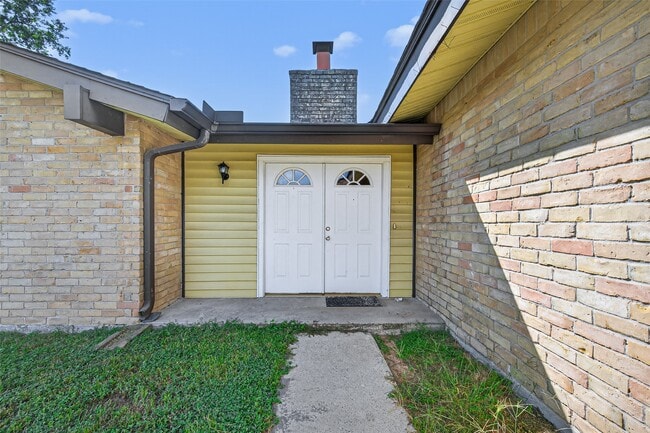 Building Photo - 8623 Riverside Walk Ln