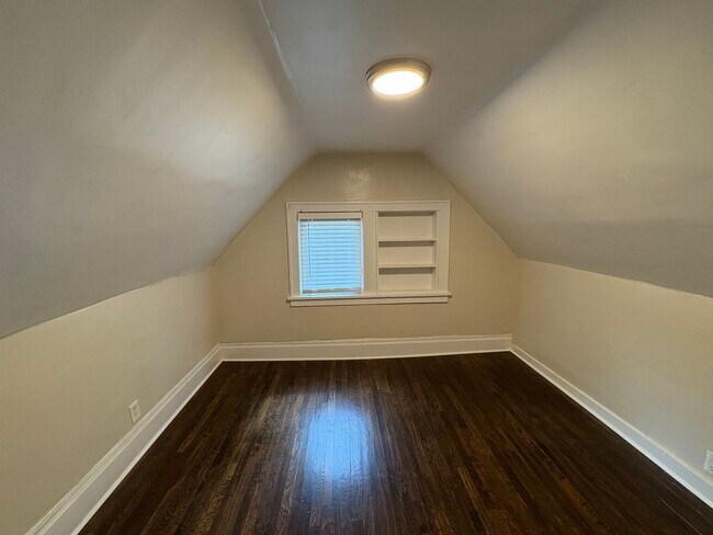 Building Photo - Updated 4 bed 1.5 Bath in Omaha