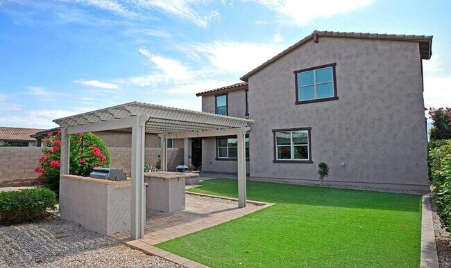 Building Photo - Oro Valley Executive home! Former model in...