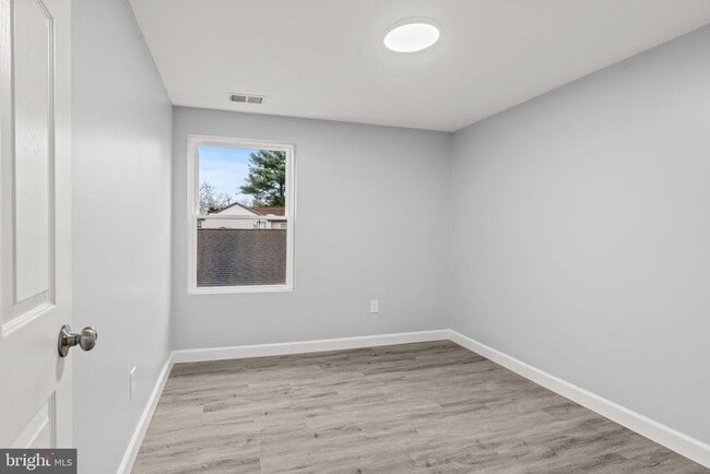 Building Photo - 34 Hinsdale Ln