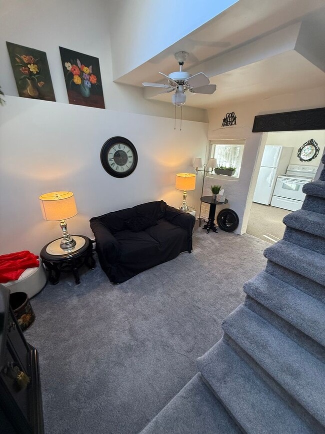 Building Photo - Charming Cottage in Newportville