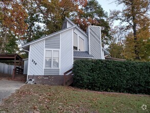Building Photo - Beautiful contemporary home with high ceil...