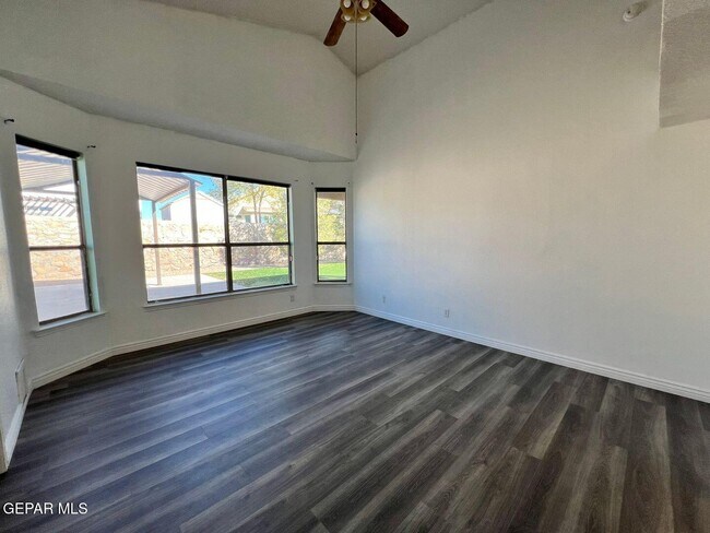 Building Photo - 757 Desert Star Dr