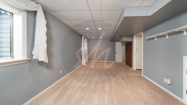 Building Photo - Old Farm Gem