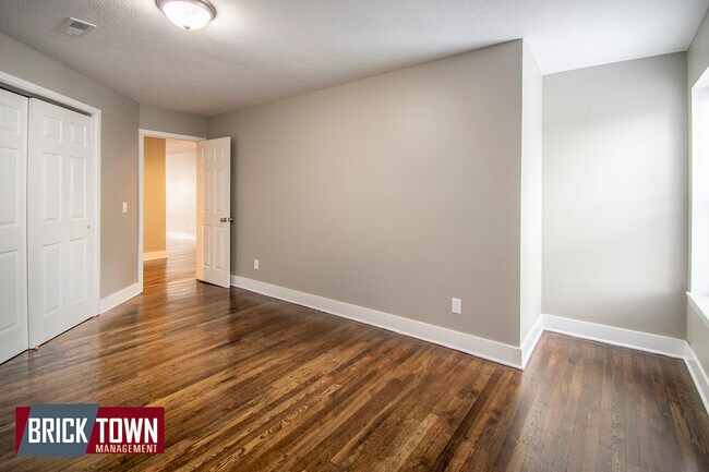 Building Photo - 2705 Leavenworth St