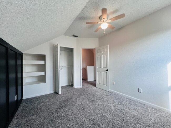 Building Photo - Beautifully Updated 4 bed 2 bath 2 car gar...