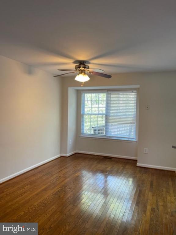 Building Photo - 216 Pinecove Ave