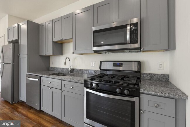 Building Photo - 2411 Kensington Ave