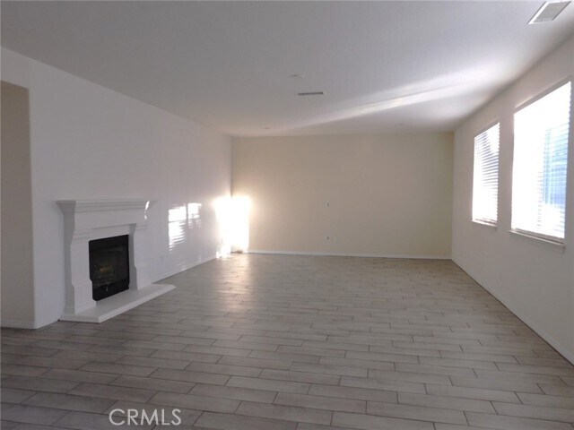 Building Photo - 27829 Lake Ridge Dr