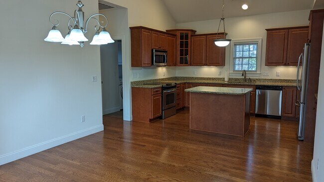 Building Photo - 501 Longwood Pl
