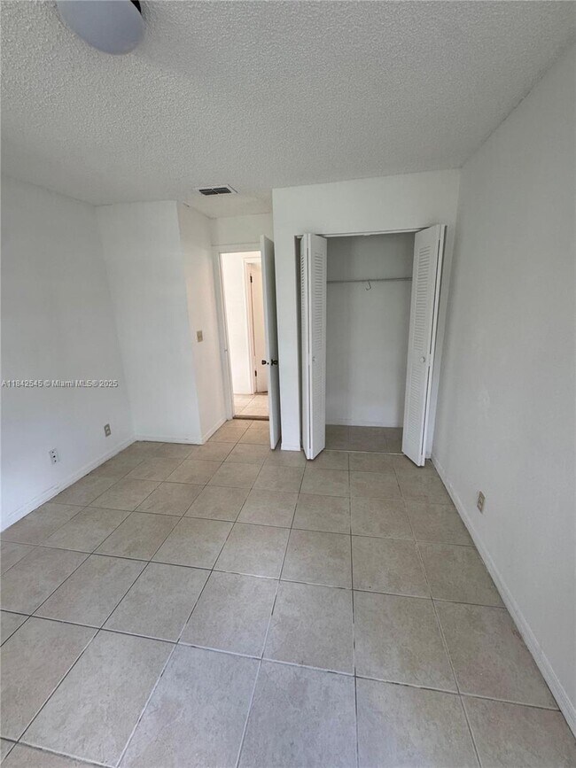 Building Photo - 3400 Pinewalk Dr N