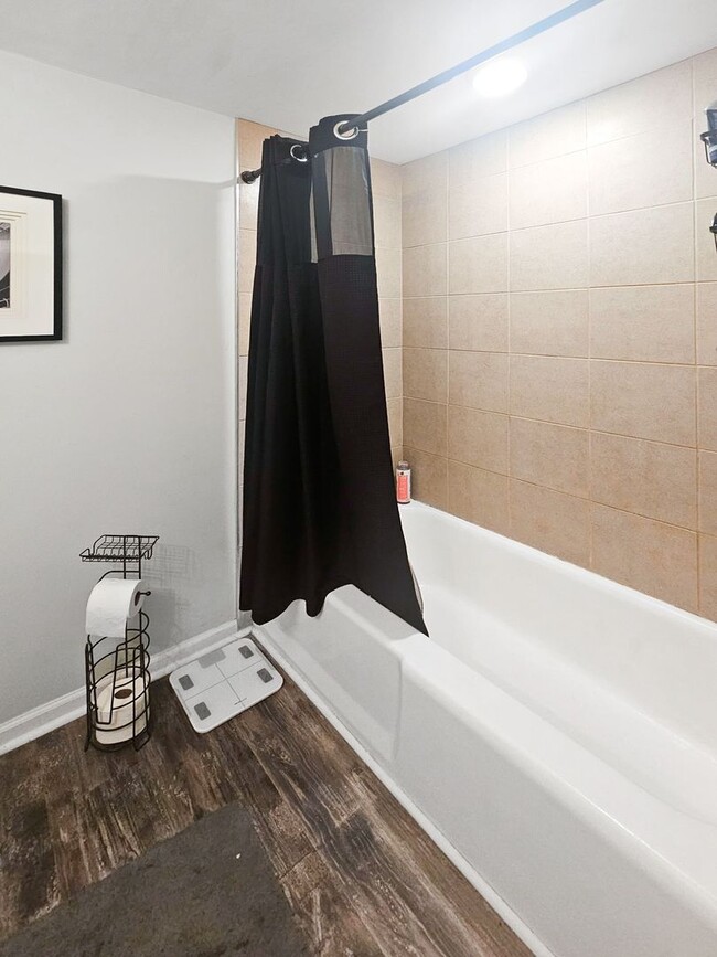 Building Photo - Charming brick home in beautiful Savannah offering four bedrooms and 2.5 bathrooms, Prime location!