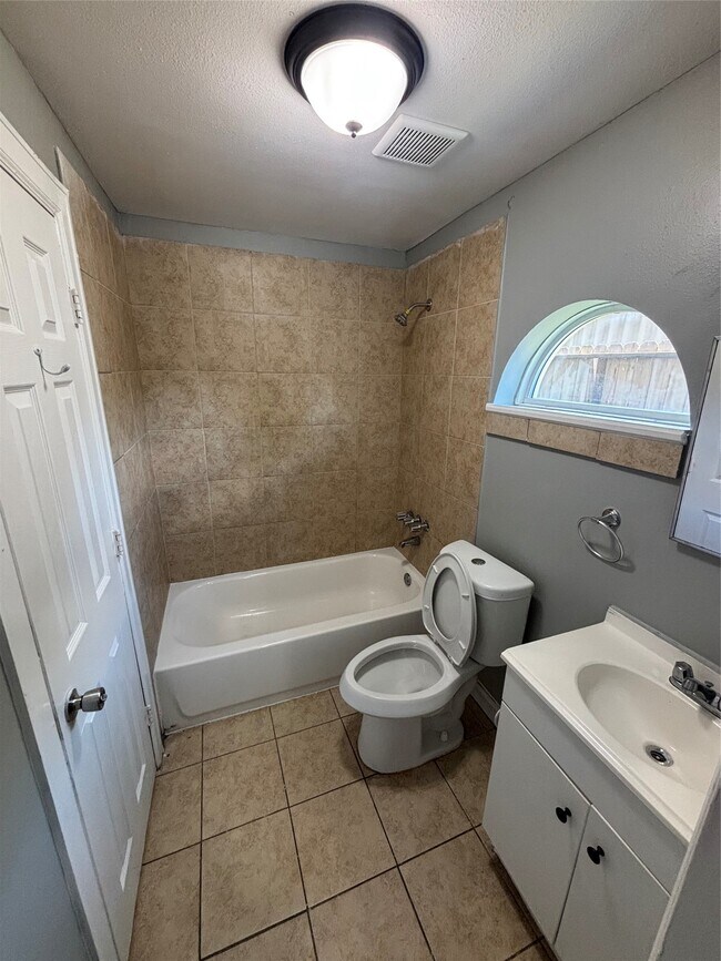 Building Photo - 2013 Eubanks St