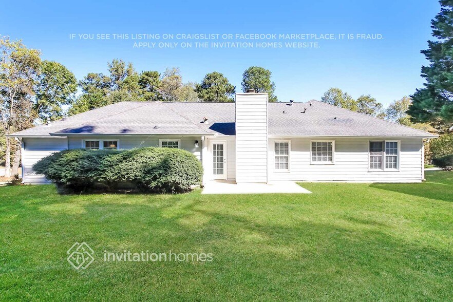 Building Photo - 3061 Lakecrest Dr
