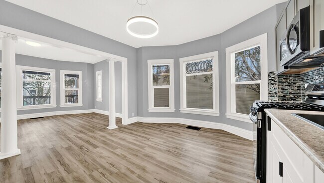 Building Photo - 319 N Hickory St