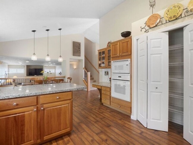 Building Photo - 806 N Knudson St