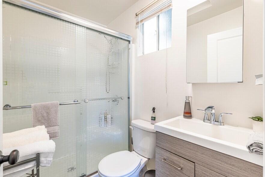 Building Photo - 8143 Hinds Ave