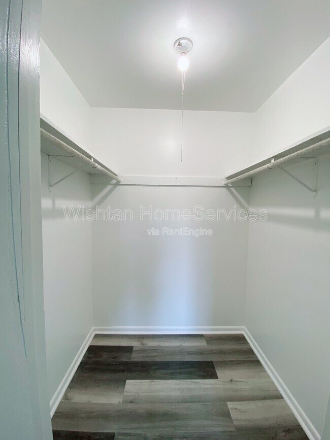 Building Photo - 219 Charleston Blvd