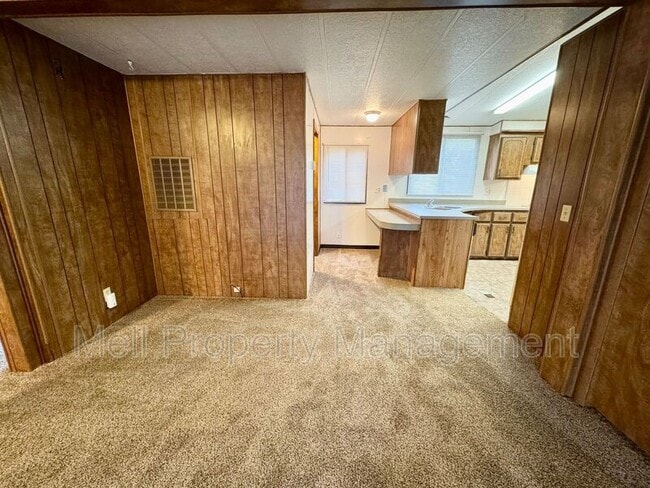 Building Photo - 2050 E Timberlake Dr W
