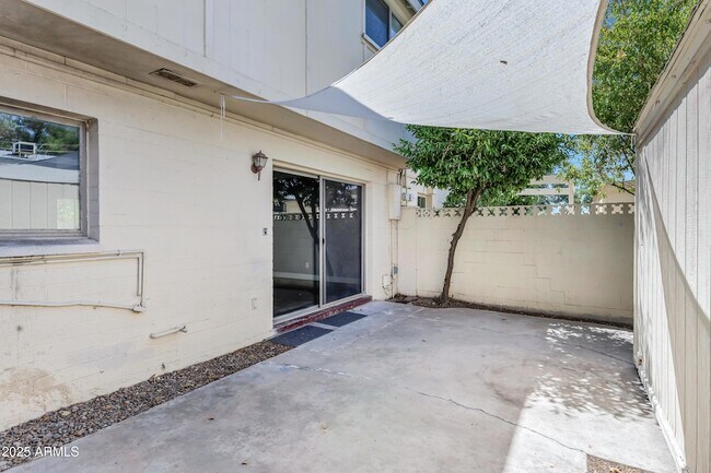 Building Photo - 14 E Hermosa Dr