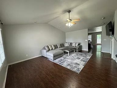 Building Photo - 722 Woodridge Dr