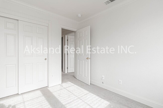 Building Photo - 813 Boulder Ave