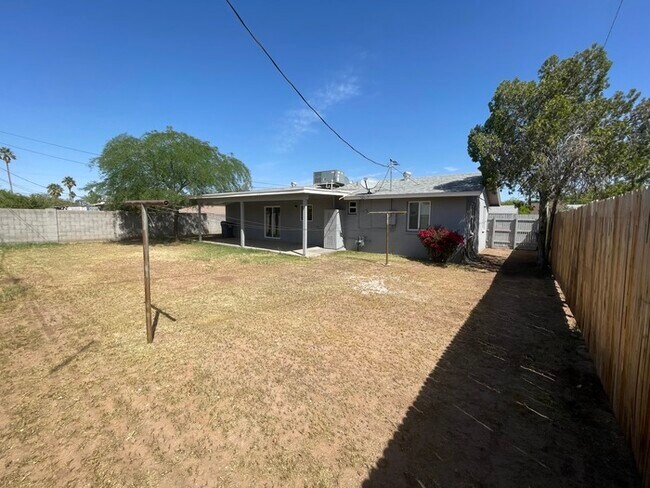 Building Photo - Fully Remodeled Tempe