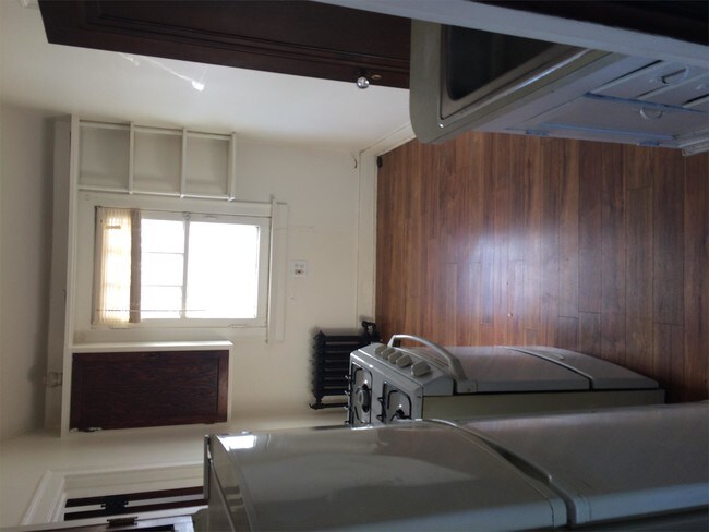 Building Photo - 4857 Lewis Ave