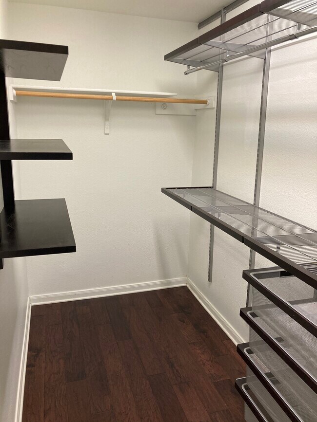 Building Photo - 100 Lorenz Rd