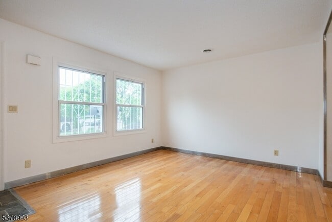 Building Photo - 553 Ocean Ave