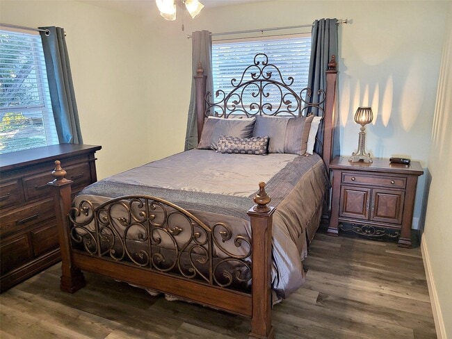 Building Photo - 1526 Lakeside Dr W