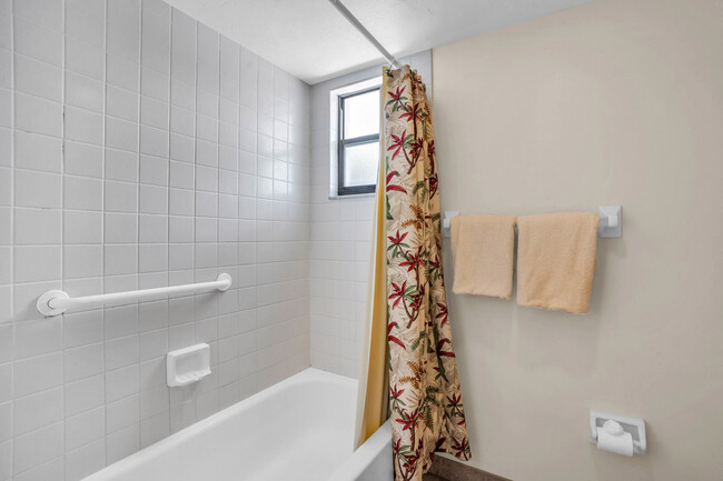 Building Photo - 600 Neapolitan Way