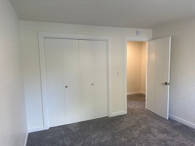 Building Photo - Beautifully updated 3 bedroom 1.5 bath dup...