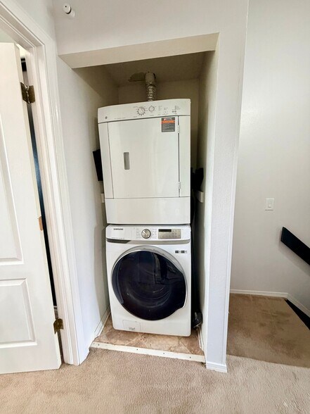 Building Photo - 1192 S Zeno Way