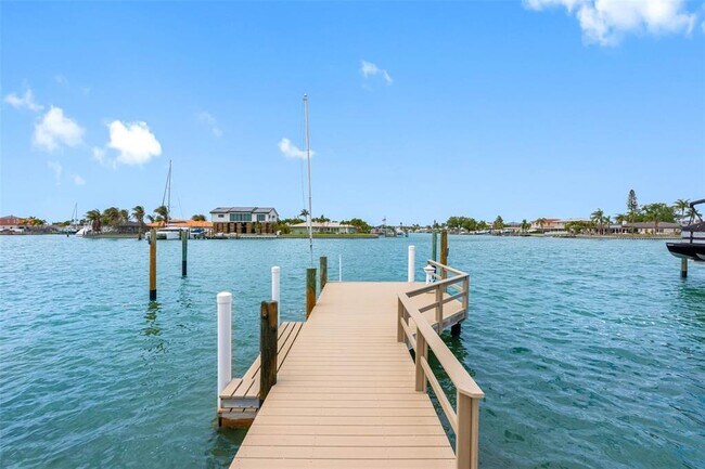 Building Photo - 520 115th Ave