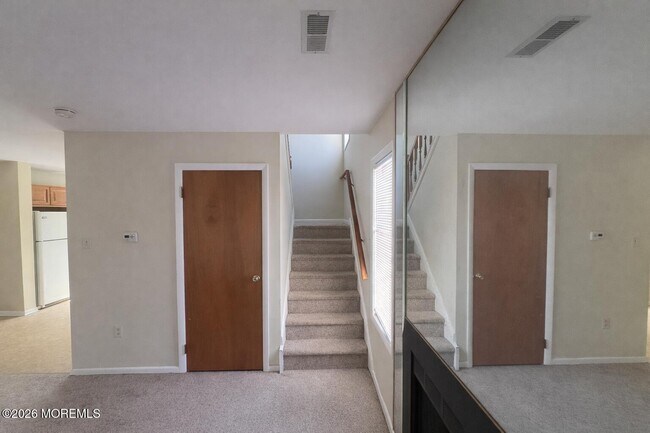 Building Photo - 16 Pin Oak Ln