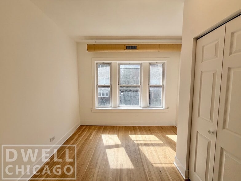 Building Photo - 1522 W Ardmore Ave