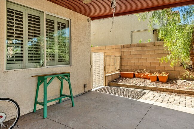 Building Photo - 3069 Regal Cove St