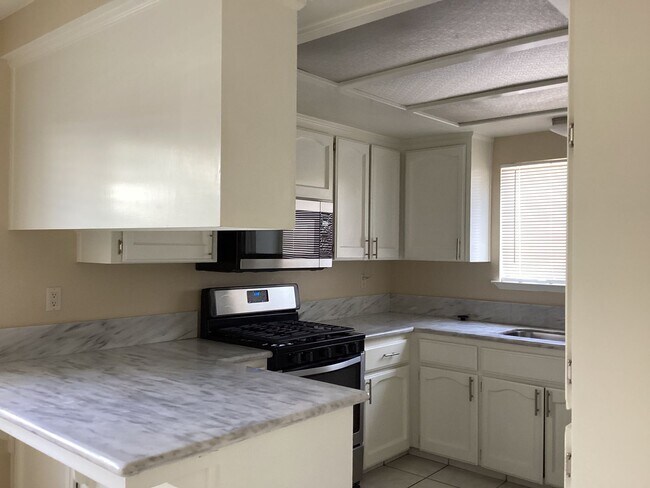 Building Photo - 4114 W Regency Ave