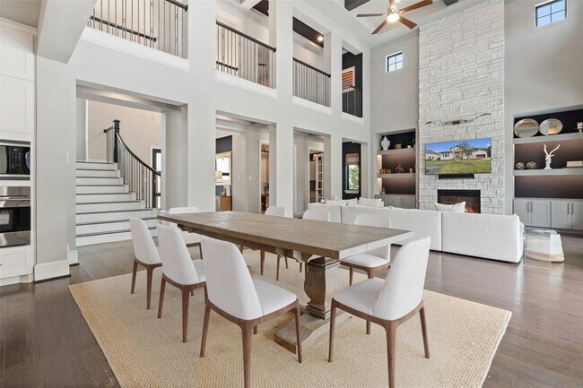 Building Photo - 105 Bisset Ct