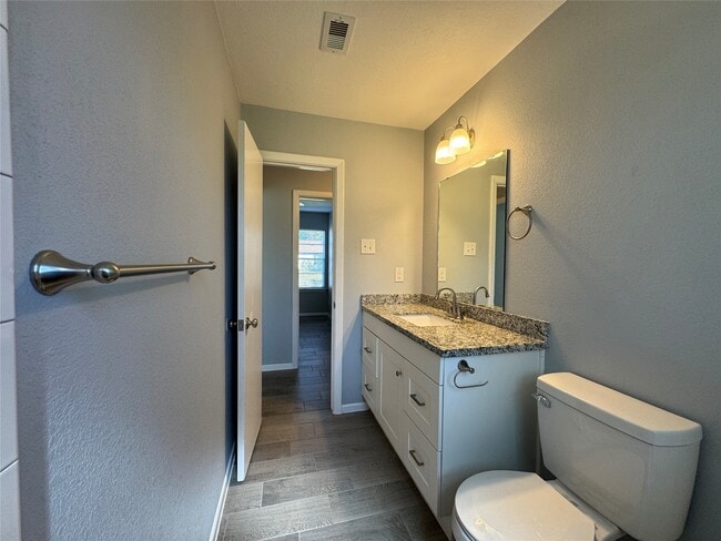 Building Photo - 514 Bertloma St