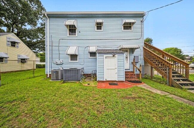 Building Photo - Updated 2-bedroom 1 bath with fenced in yard-PETS allowed-Norfolk