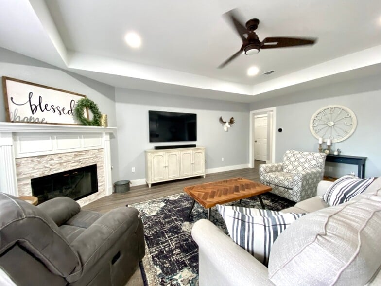 Building Photo - 110 Honeysuckle Ct