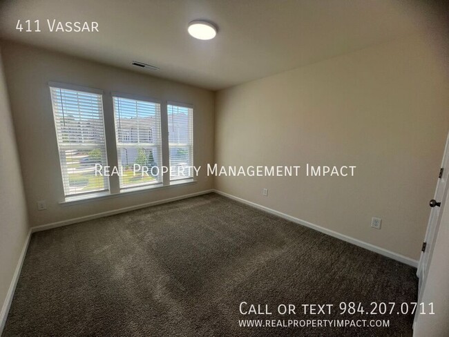 Building Photo - 411 Vassar-