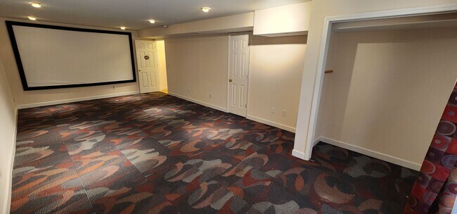 Building Photo - Nice 2 story brick home near Reagan High School