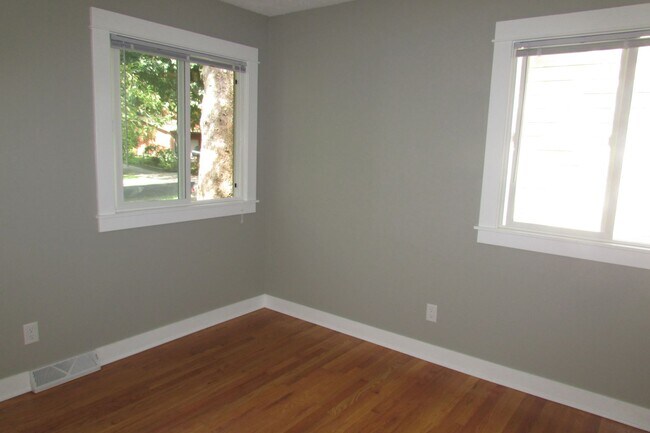 Building Photo - 6405 Alison Ln